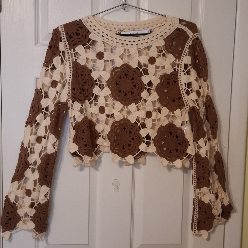 EB Lux sz S, open knit crocheted crop sweater in brown & cream.